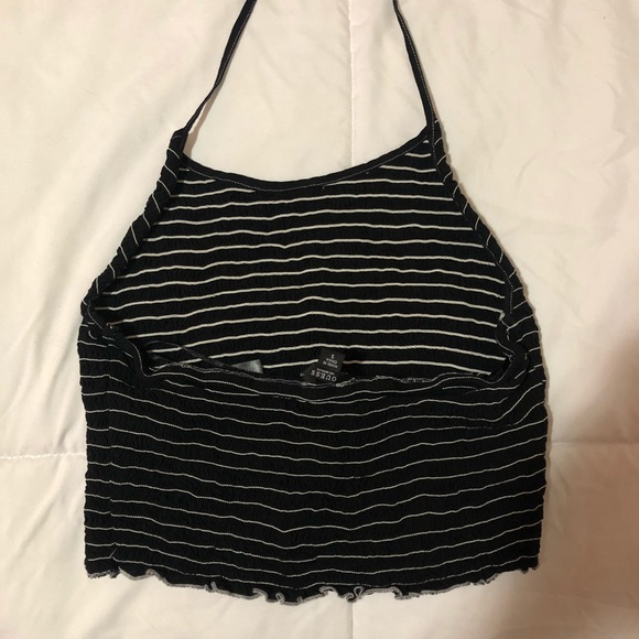 Guess halter crop top - Picture 2 of 2
